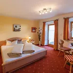 Gaestehaus Woeberlerhof Pensión Ehrwald