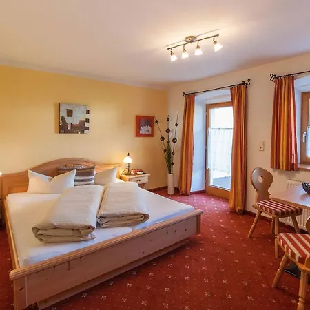 Gaestehaus Woeberlerhof Гостевой дом Эрвальд